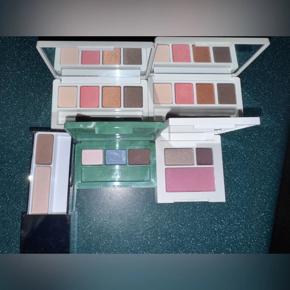 5 Clinique Eyeshadow Palette with Pink, Blue, and Brown Shades